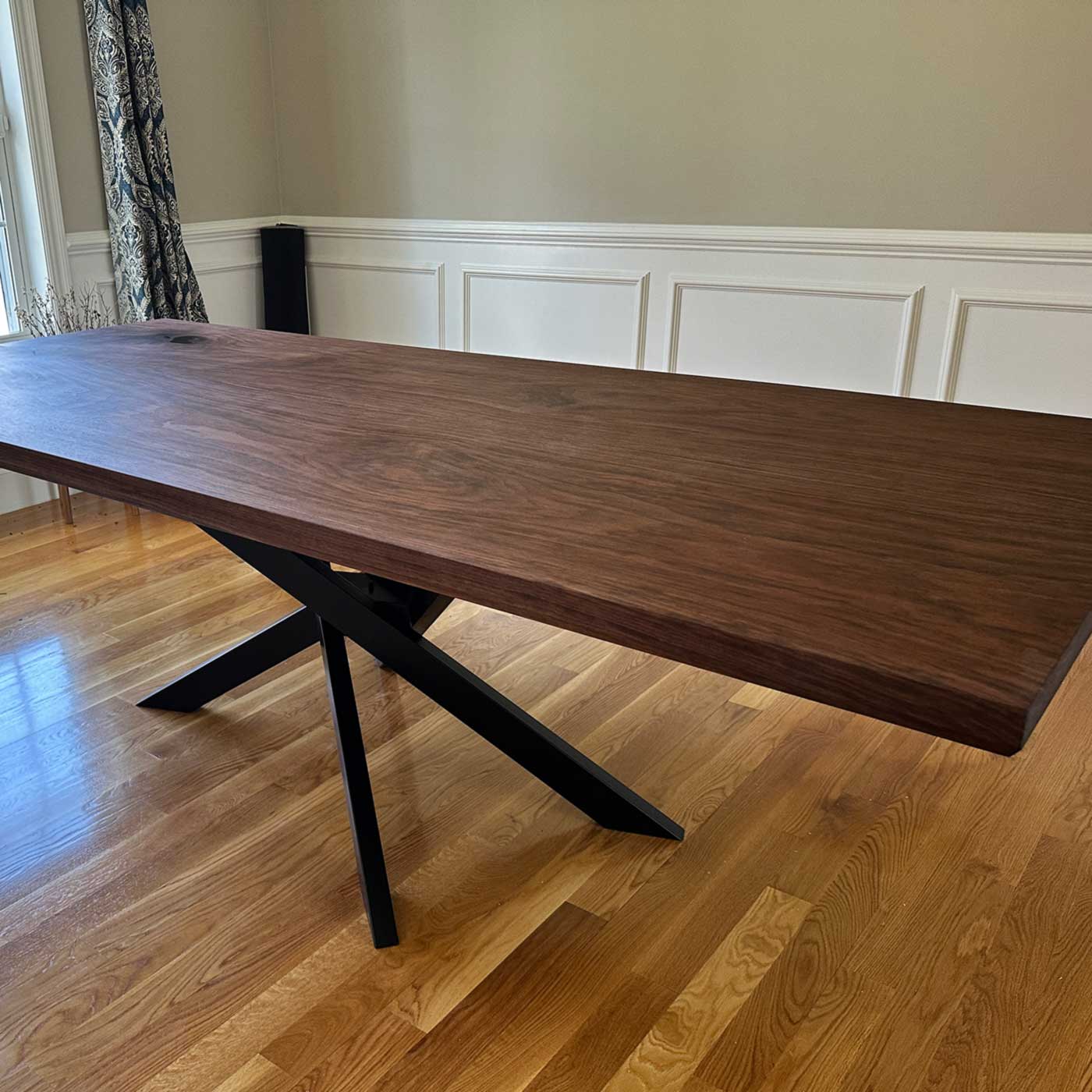 custom furniture : Modern walnut dining table